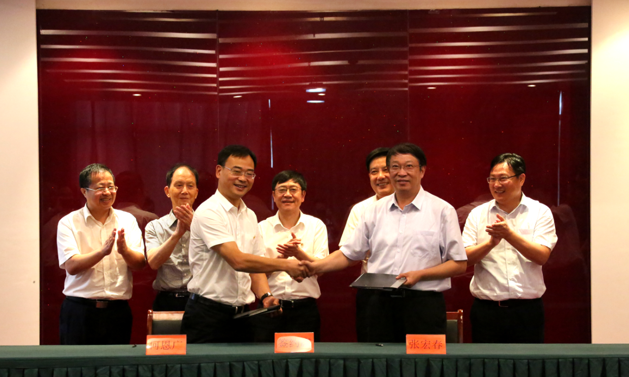 江苏中车与亭湖区政府就超轨SRT在盐试验合作、示范运用签署合作协议